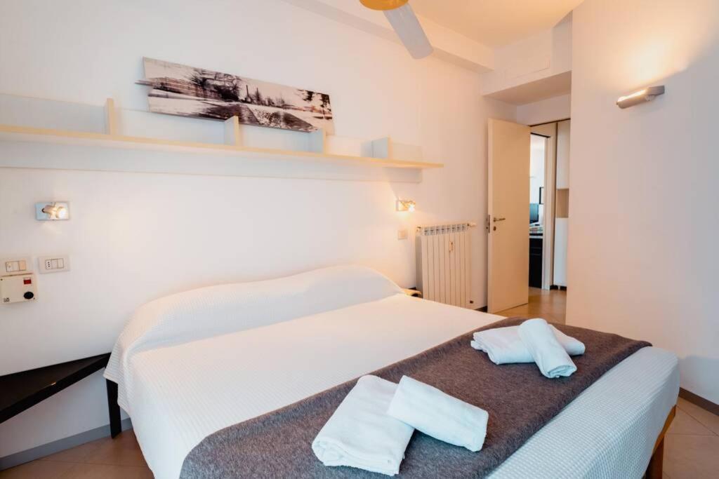 Grand Central Ventimiglia - Wifi & Parking Eksteriør billede
