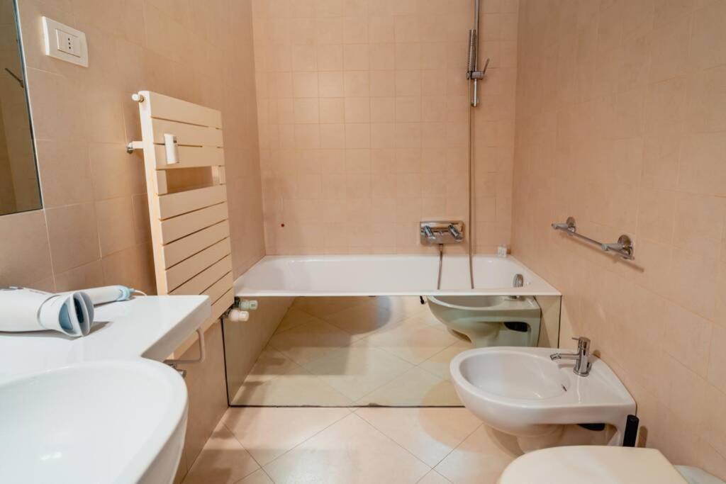 Grand Central Ventimiglia - Wifi & Parking Eksteriør billede